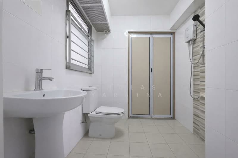 405A Northshore Drive HDB Flat For Sale at S$ 448,000 | PropertyGuru Singapore - Bathroom