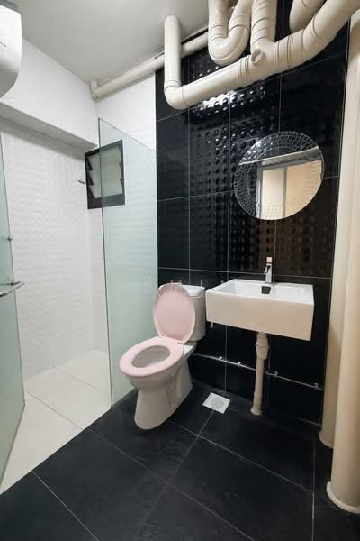 298D Compassvale Street HDB Flat For Sale at S$ 800,000 | PropertyGuru Singapore - Bathroom