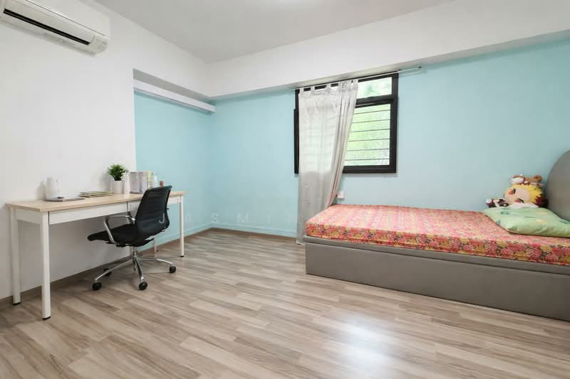 298D Compassvale Street HDB Flat For Sale at S$ 800,000 | PropertyGuru Singapore - Bedroom