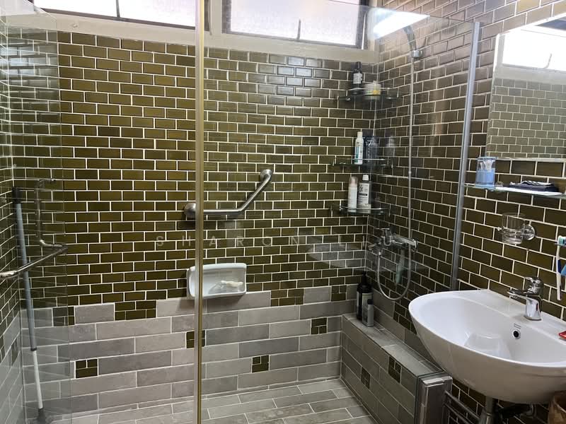 Hillcrest Arcadia Condominium For Sale at S$ 2,500,000 | PropertyGuru Singapore - Bathroom