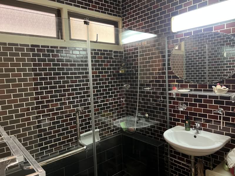 Hillcrest Arcadia Condominium For Sale at S$ 2,500,000 | PropertyGuru Singapore - Bathroom