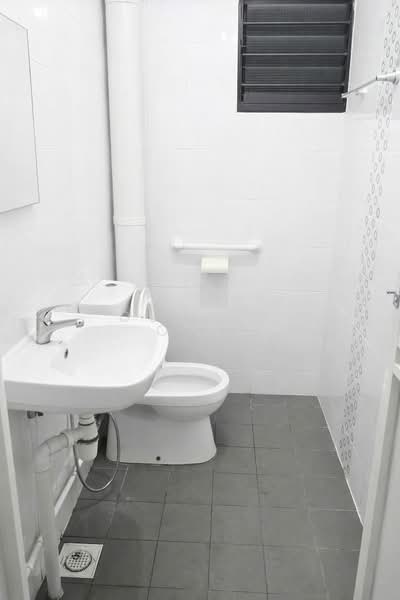 170 Bedok South Road HDB Flat For Sale at S$ 638,888 | PropertyGuru Singapore - Bathroom