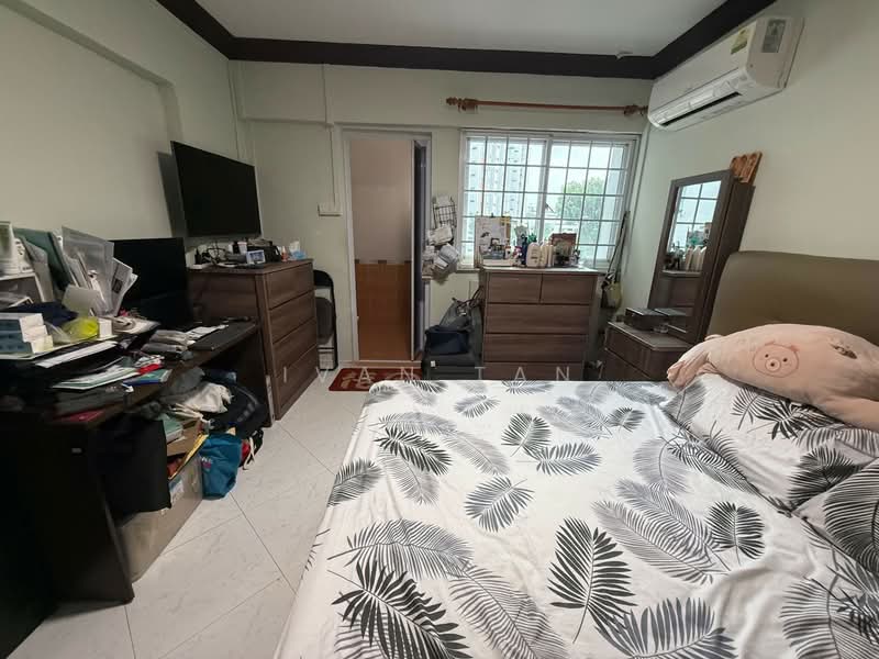 916 Tampines Street 91 HDB Flat For Sale at S$ 680,088 | PropertyGuru Singapore - Master Bedroom