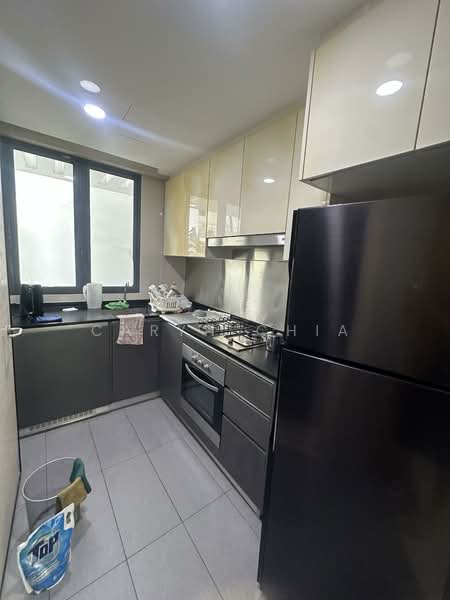 Hedges Park Condominium, 79 Flora Drive, 2 Bedrooms, 764 sqft, Condominium For Rent, by Caryn Chia, 500094096 - Kitchen - PropertyGuru.com.sg