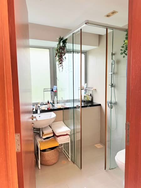 Le Marican Apartment For Sale at S$ 980,000 | PropertyGuru Singapore - Bathroom