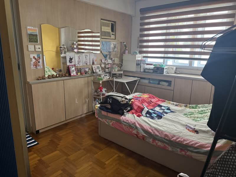 122 Hougang Avenue 1 HDB Flat For Sale at S$ 1,030,000 | PropertyGuru Singapore - Bedroom