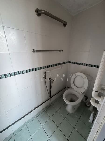 53 Chin Swee Road HDB Flat For Sale at S$ 548,000 | PropertyGuru Singapore - Bathroom
