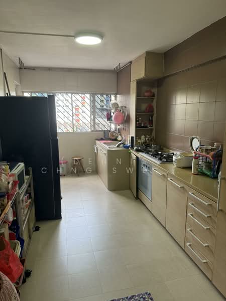 520 Jurong West Street 52 HDB Flat For Sale at S$ 638,888 | PropertyGuru Singapore - Kitchen