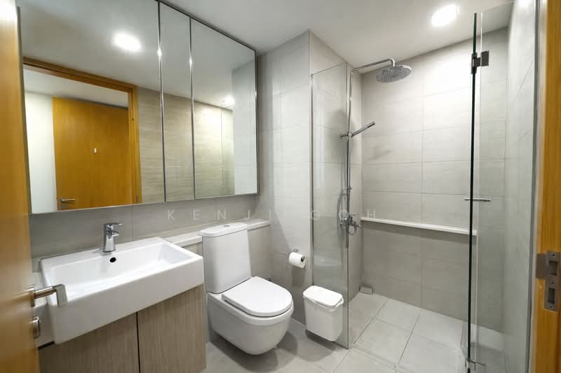 Thomson Three Condominium For Sale at S$ 2,700,000 | PropertyGuru Singapore - Master Bathroom