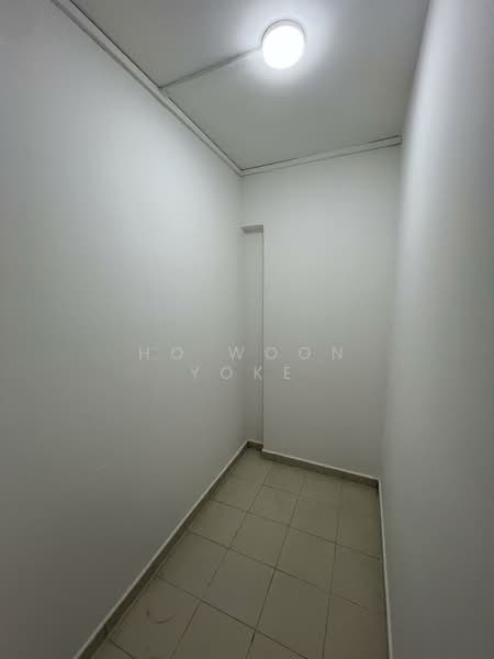667 Hougang Avenue 4, 667 Hougang Avenue 4, 3 Bedrooms, 1,108 sqft, HDB Flat For Sale, by Ho Woon Yoke, 500094140 - Storage room - PropertyGuru.com.sg