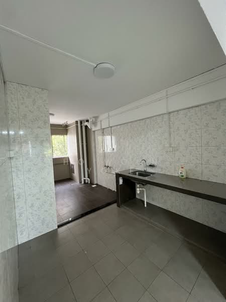667 Hougang Avenue 4, 667 Hougang Avenue 4, 3 Bedrooms, 1,108 sqft, HDB Flat For Sale, by Ho Woon Yoke, 500094140 - Kitchen - PropertyGuru.com.sg