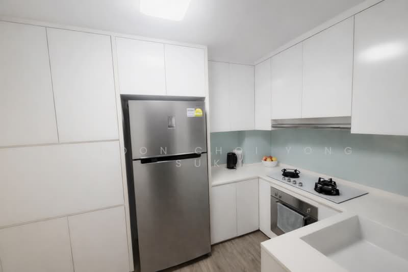 918 Hougang Avenue 9 HDB Flat For Sale at S$ 768,888 | PropertyGuru Singapore - Kitchen