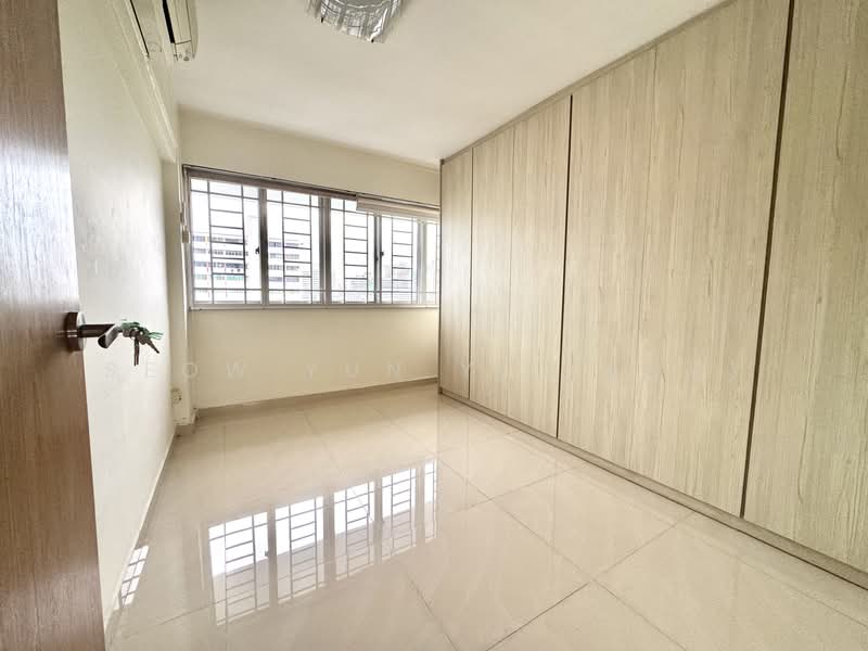 214 Lorong 8 Toa Payoh HDB Flat For Sale at S$ 525,000 | PropertyGuru Singapore - Interior