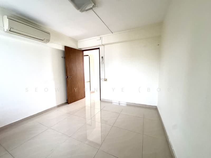214 Lorong 8 Toa Payoh HDB Flat For Sale at S$ 525,000 | PropertyGuru Singapore - Interior