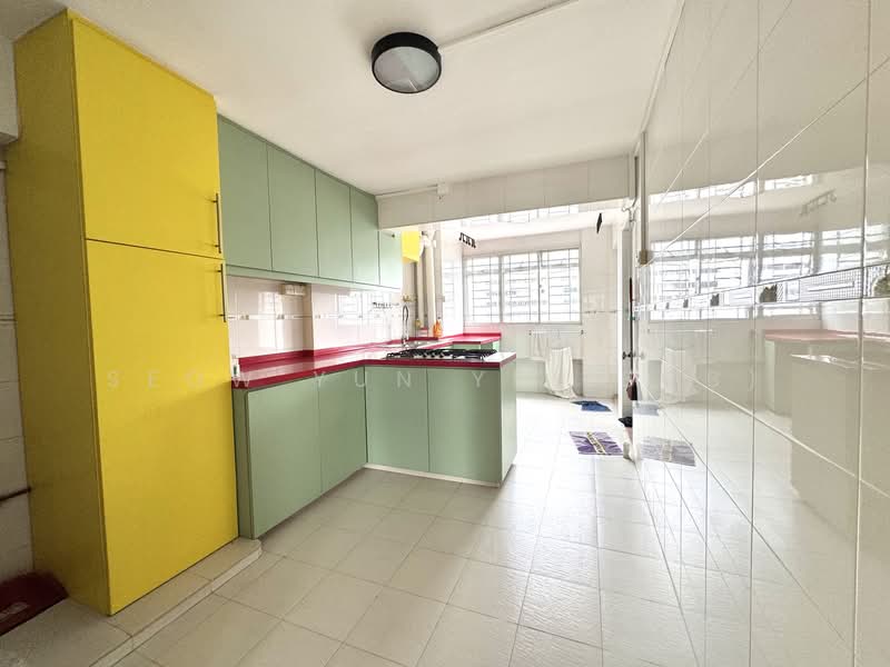 214 Lorong 8 Toa Payoh HDB Flat For Sale at S$ 525,000 | PropertyGuru Singapore - Kitchen