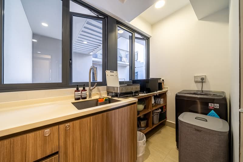 Hundred Palms Residences Executive Condominium For Sale at S$ 1,900,000 | PropertyGuru Singapore - Kitchen