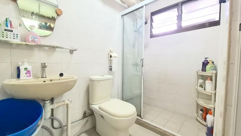 919 Hougang Avenue 4, 919 Hougang Avenue 4, Room Rental, 140 sqft, HDB Flat For Rent, by Fay Lim, 500094183 - Bathroom - PropertyGuru.com.sg