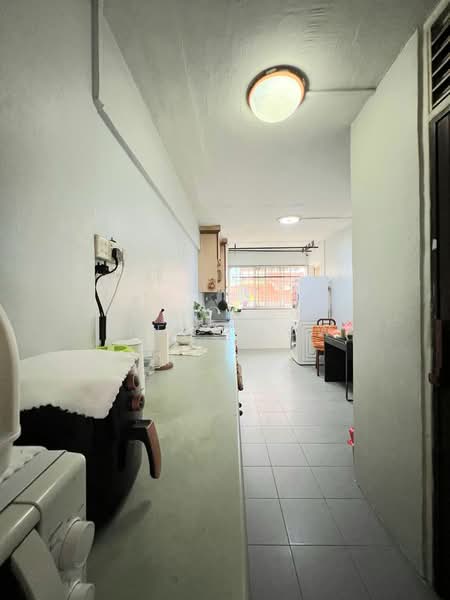 329 Bukit Batok Street 33 HDB Flat For Sale at S$ 520,000 | PropertyGuru Singapore - Kitchen