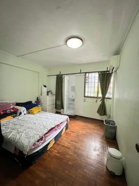 329 Bukit Batok Street 33 HDB Flat For Sale at S$ 520,000 | PropertyGuru Singapore - Bedroom