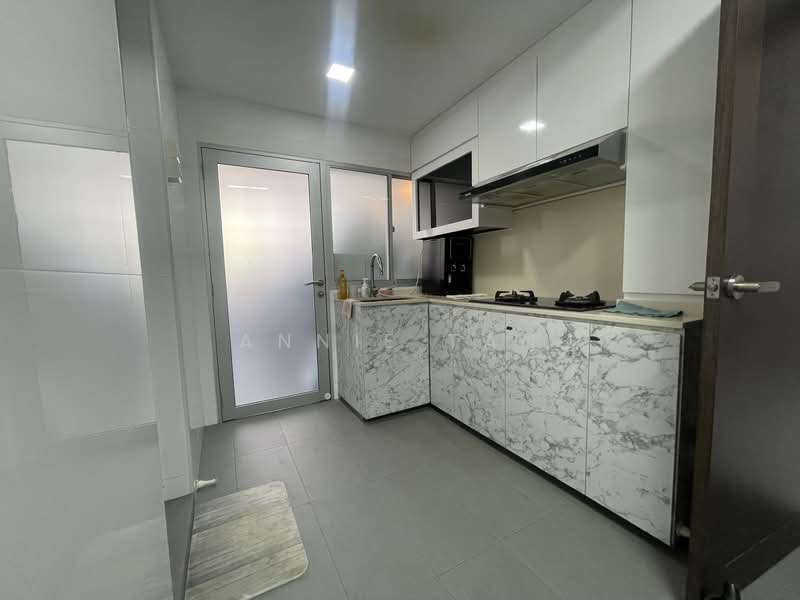 941 Tampines Avenue 5 HDB Flat For Sale at S$ 1,100,000 | PropertyGuru Singapore - Kitchen