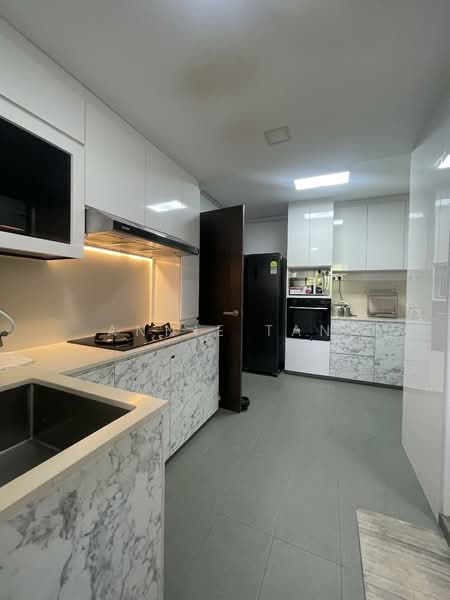 941 Tampines Avenue 5 HDB Flat For Sale at S$ 1,100,000 | PropertyGuru Singapore - Kitchen