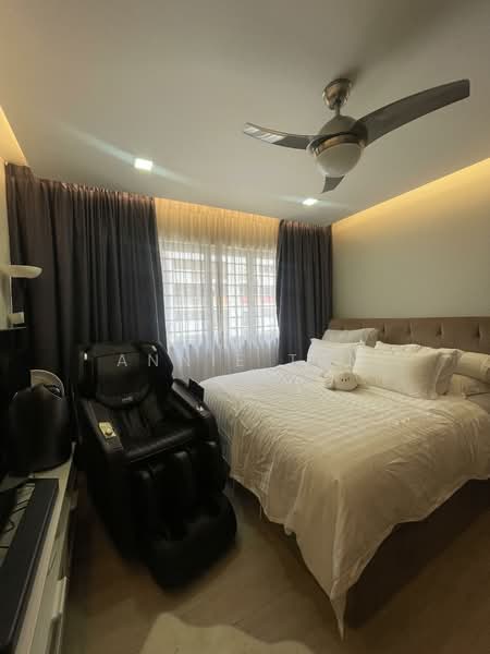 941 Tampines Avenue 5 HDB Flat For Sale at S$ 1,100,000 | PropertyGuru Singapore - Bedroom