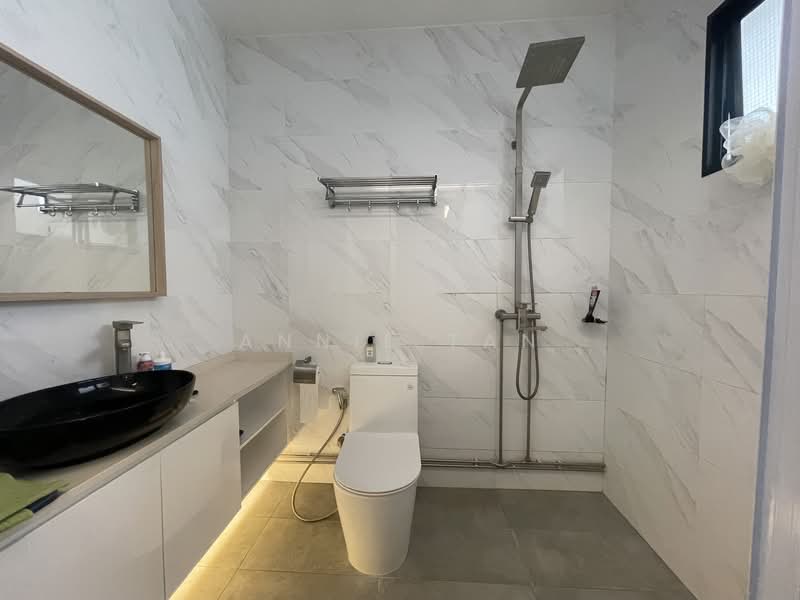 941 Tampines Avenue 5 HDB Flat For Sale at S$ 1,100,000 | PropertyGuru Singapore - Bathroom
