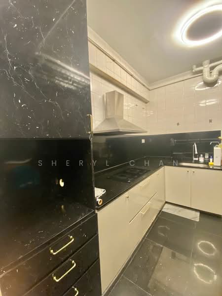 652B Jurong West Street 61 HDB Flat For Sale at S$ 630,000 | PropertyGuru Singapore - Kitchen