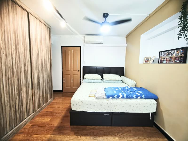 468 Hougang Avenue 8 HDB Flat For Sale at S$ 620,000 | PropertyGuru Singapore - Bedroom