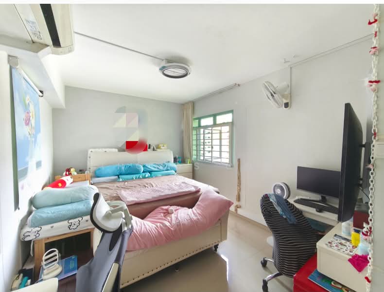 687C Woodlands Drive 75 HDB Flat For Sale at S$ 670,000 | PropertyGuru Singapore - Bedroom