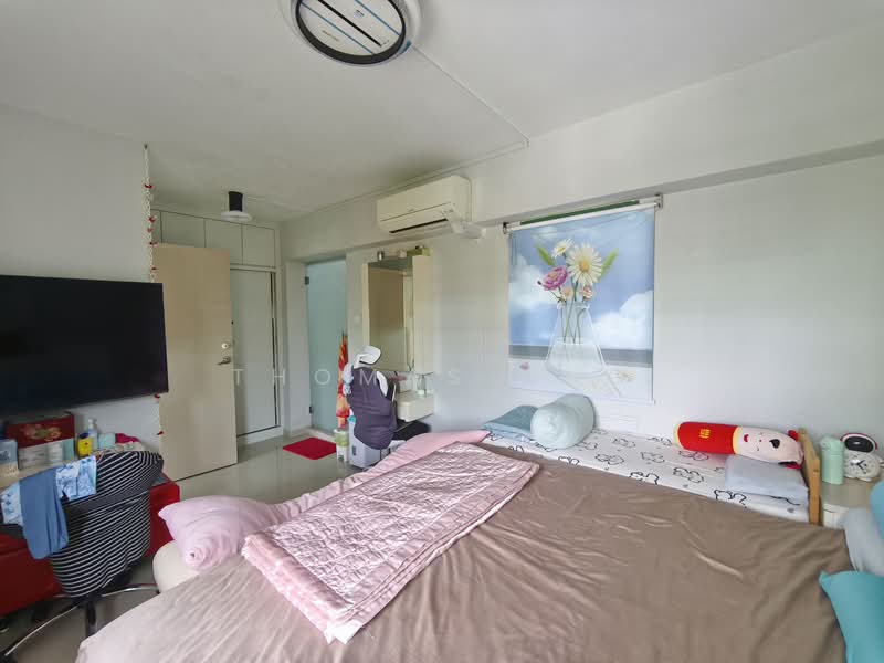 687C Woodlands Drive 75 HDB Flat For Sale at S$ 670,000 | PropertyGuru Singapore - Bedroom