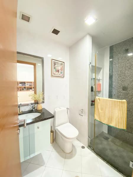 Goldenhill Park Condo Condominium For Sale at S$ 3,800,000 | PropertyGuru Singapore - Bathroom