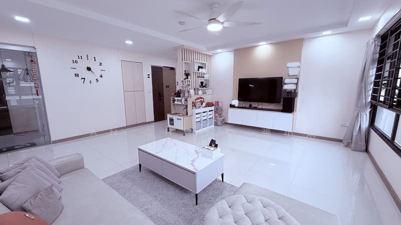 463A Bukit Batok Street 41 HDB Flat For Sale at S$ 848,000 | PropertyGuru Singapore - Living Room
