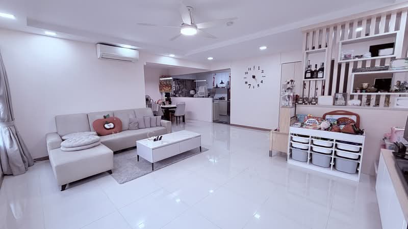 463A Bukit Batok Street 41 HDB Flat For Sale at S$ 848,000 | PropertyGuru Singapore - Living Room