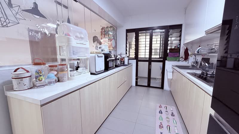 463A Bukit Batok Street 41 HDB Flat For Sale at S$ 848,000 | PropertyGuru Singapore - Kitchen