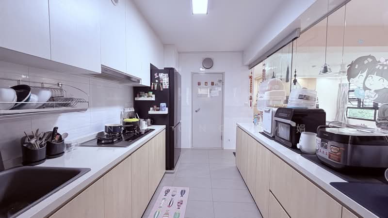 463A Bukit Batok Street 41 HDB Flat For Sale at S$ 848,000 | PropertyGuru Singapore - Kitchen