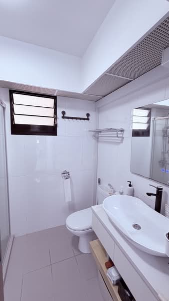 463A Bukit Batok Street 41 HDB Flat For Sale at S$ 848,000 | PropertyGuru Singapore - Bathroom
