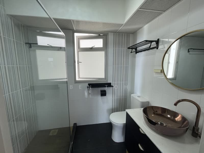 323B Sumang Walk, 323B Sumang Walk, 4 Bedrooms, 1,216 sqft, HDB Flat For Rent, by Ben Toh, 500094236 - Bathroom - PropertyGuru.com.sg