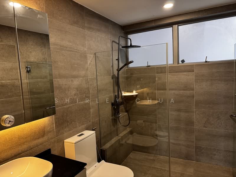 The Bayshore Condominium For Sale at S$ 1,350,000 | PropertyGuru Singapore - Bathroom