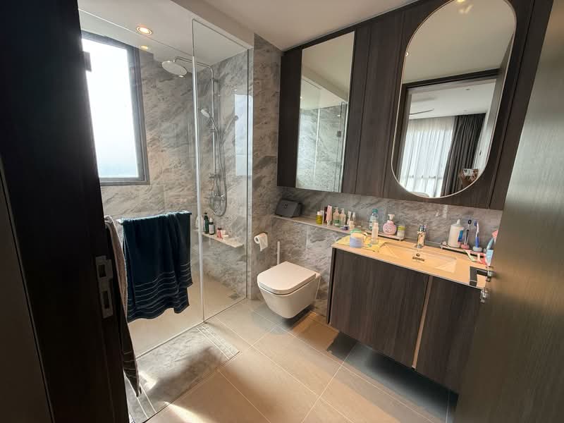 Clavon Condominium For Sale at S$ 2,800,000 | PropertyGuru Singapore - Master Bathroom