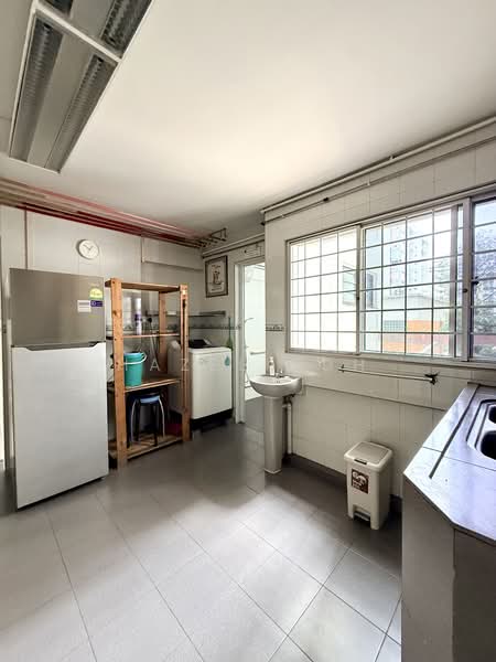 620 Yishun Ring Road, 620 Yishun Ring Road, 3 Bedrooms, 1,302 sqft, HDB Flat For Rent, by Hazel Toh, 500094303 - Kitchen - PropertyGuru.com.sg