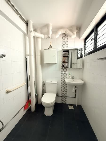 620 Yishun Ring Road, 620 Yishun Ring Road, 3 Bedrooms, 1,302 sqft, HDB Flat For Rent, by Hazel Toh, 500094303 - Bathroom - PropertyGuru.com.sg