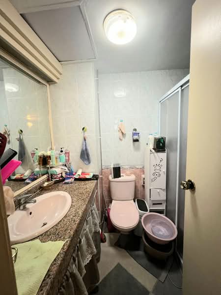 Santa Fe Mansions Apartment For Sale at S$ 2,050,000 | PropertyGuru Singapore - Bathroom