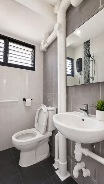 213 Bedok North Street 1 HDB Flat For Sale at S$ 500,000 | PropertyGuru Singapore - Bathroom