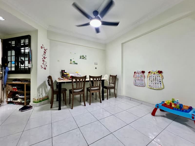 691 Jurong West Central 1 HDB Flat For Sale at S$ 690,000 | PropertyGuru Singapore - Dining Room