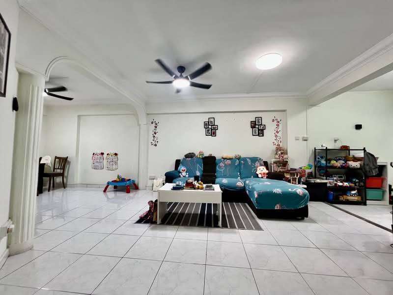 691 Jurong West Central 1 HDB Flat For Sale at S$ 690,000 | PropertyGuru Singapore - Living Room