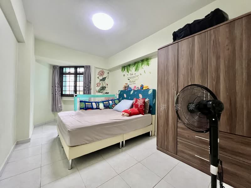 691 Jurong West Central 1 HDB Flat For Sale at S$ 690,000 | PropertyGuru Singapore - Bedroom