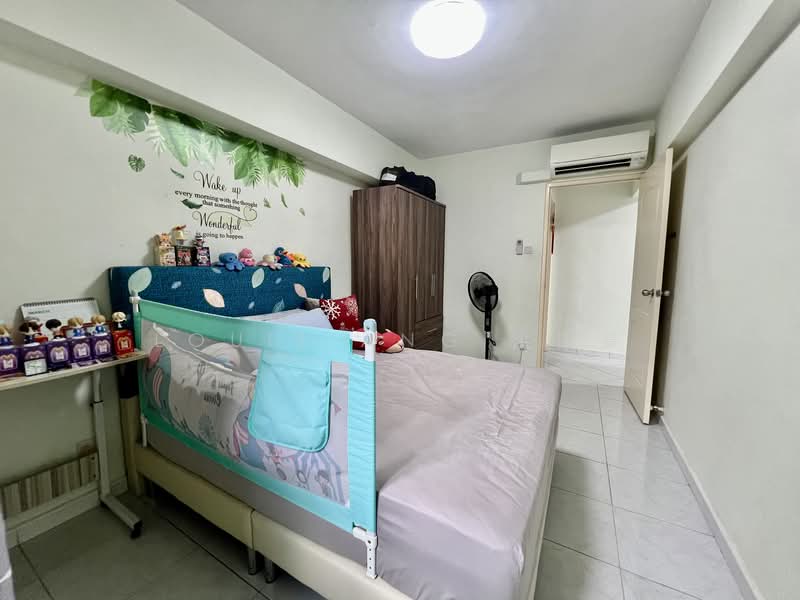 691 Jurong West Central 1 HDB Flat For Sale at S$ 690,000 | PropertyGuru Singapore - Bedroom