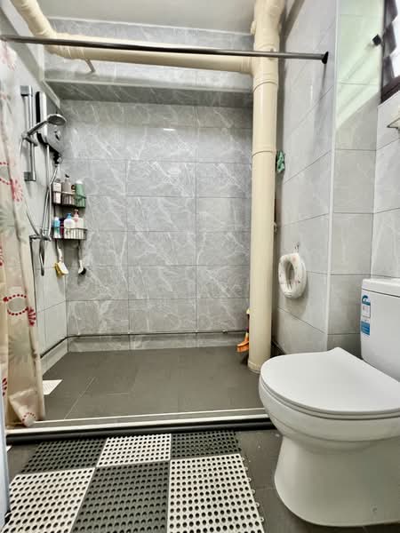 691 Jurong West Central 1 HDB Flat For Sale at S$ 690,000 | PropertyGuru Singapore - Bathroom