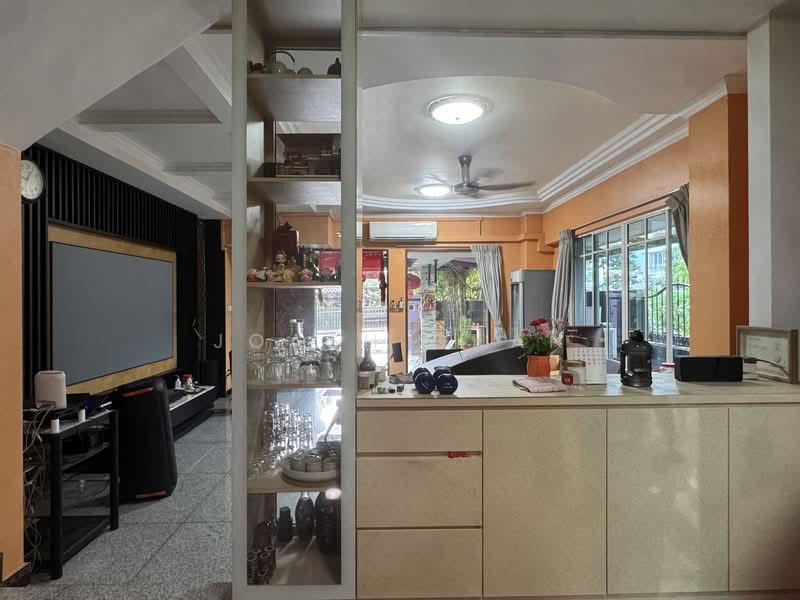 ✅ Move In Ready: Value Freehold 3 Storey Semi Detached Semi-Detached House For Sale at S$ 4,500,000 | PropertyGuru Singapore - Living Room